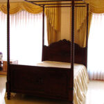 天蓋付きベッド　セミダブルサイズ　ビバリー＆薔薇の彫刻　ブラウン色のサムネイル