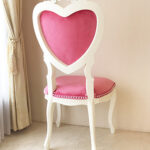 ハート型チェア オードリーリボンの彫刻 ホワイト色 ショッキング