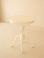 ティーテーブル　Φ60㎝　シェルの彫刻　ホワイト色