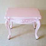 ビバリーヒルズ　サイドテーブル　薔薇の彫刻　バービーピンク色のサムネイル