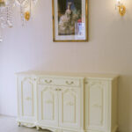 ラ・シェルサイドボード 4枚扉 引出１杯 薔薇とオードリーリボンの彫刻 ホワイト色のサムネイル