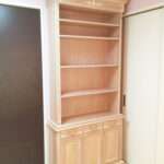 造り付け家具 ブックシェルフ シェルの彫刻 ピンクベージュ色 パターン１のサムネイル