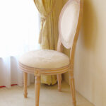 ルイ16世スタイル オーバルチェア リボンの彫刻 ピンクベージュ色