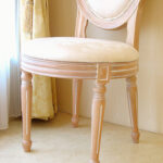 ルイ16世スタイル オーバルチェア リボンの彫刻 ピンクベージュ色