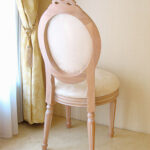 ルイ16世スタイル オーバルチェア リボンの彫刻 ピンクベージュ色