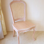 ラ・シェル　ラタンチェア　リボンの彫刻　座面：木製　ピンクベージュ色のサムネイル
