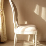 レディメイ ダイニングチェア リボンの彫刻 ホワイト色 リボンとブーケ