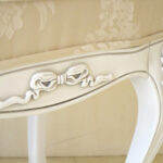 ビバリーヒルズ スツール オードリーリボンの彫刻 ホワイト＆ブラック