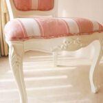 ラ・シェル ダイニングチェア オードリーリボンの彫刻 足元彫刻入り