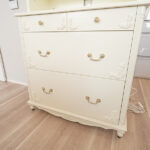 ホワイト バラ サイドテーブル ロココ調 猫脚 引き出し 木製 薔薇 ホワイト バラ サイドテーブル ロココ調 猫脚 引き出し 木製 薔薇