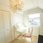 ラ・シェル ダイニングチェア オードリーリボンの彫刻 足元彫刻入り