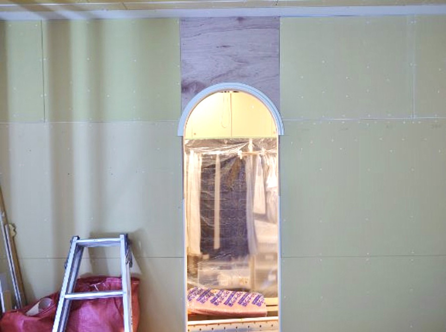 ロココ調リフォームにおけるアーチ開口の下地施工と造作工程