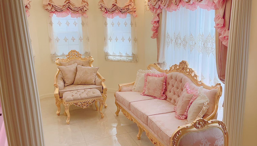 ロココ調ソファと猫脚家具のリビング 東京都M様邸