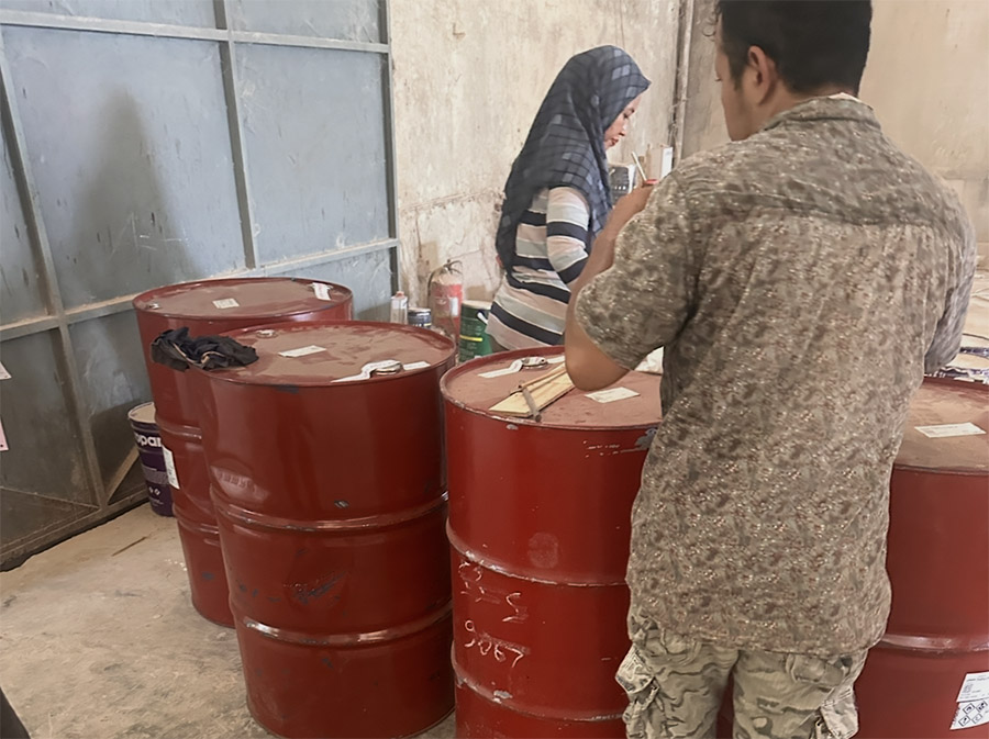 シンナー到着 資材確保 家具製造 インドネシア現地調達 ドラム缶供給