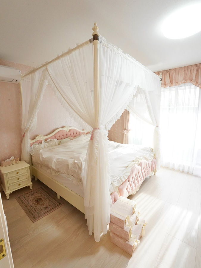 ロココ調寝室 天蓋ベッド ピンクインテリア