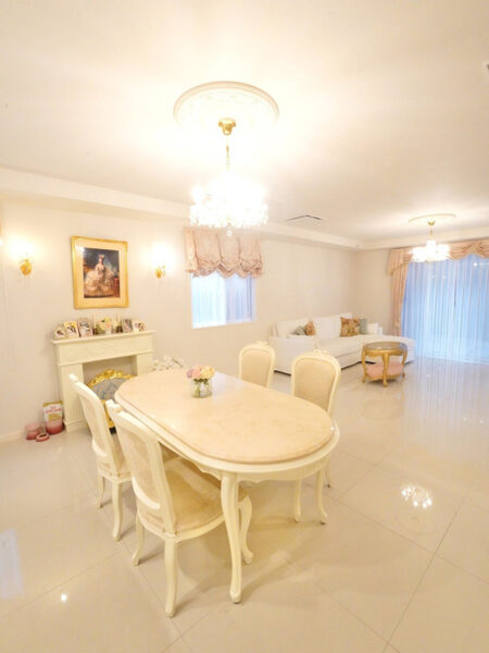 名古屋市Y様邸｜新築住宅をロココ調インテリアに仕上げたトータルコーディネート事例