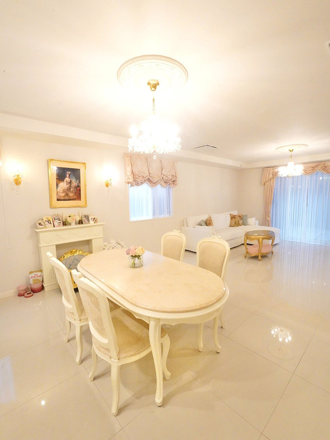 名古屋市Y様邸｜新築住宅をロココ調インテリアに仕上げたトータルコーディネート事例