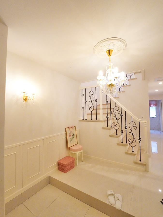 ロココ調階段 アイアン手すり クラシックインテリア 