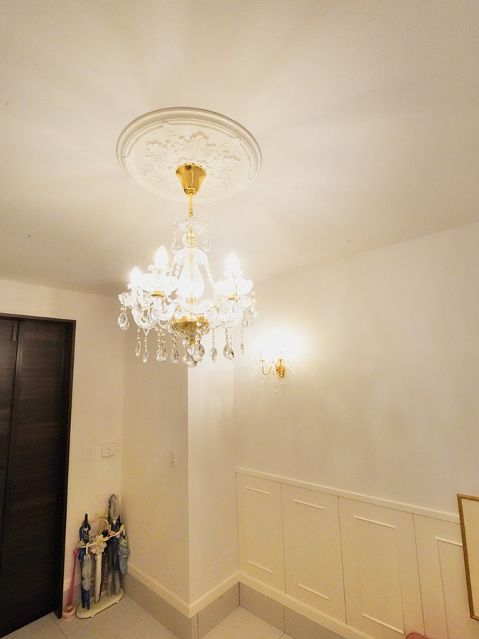 ロココ調玄関 シャンデリア エントランスインテリア