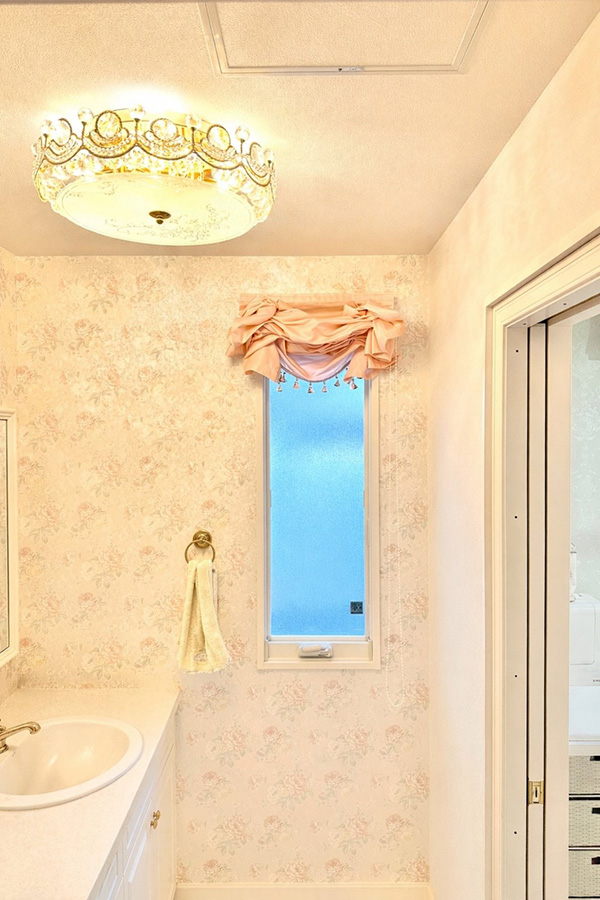 ロココ調洗面所 カーテン 小窓